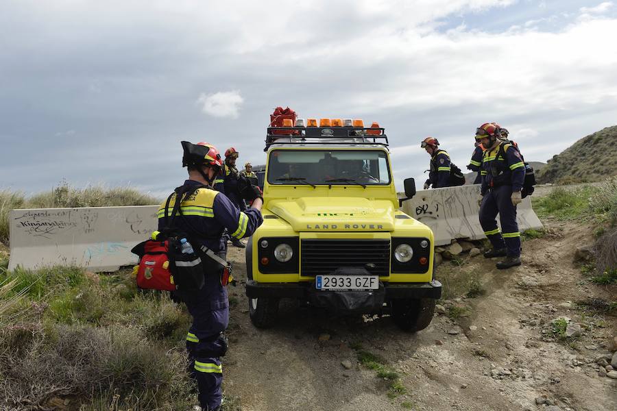 Un total de 169 efectivos de Bomberos, Policía Local, Protección Civil, Servicios de Emergencias y Policía Nacional de la Región acuden a Níjar, desde el pasado día 2, para trabajar voluntariamente en la búsqueda del niño desaparecido. ‘La Verdad’ les acompañó en el rastreo