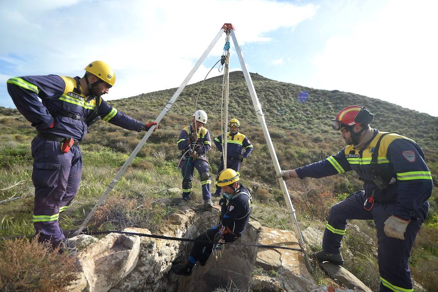 Un total de 169 efectivos de Bomberos, Policía Local, Protección Civil, Servicios de Emergencias y Policía Nacional de la Región acuden a Níjar, desde el pasado día 2, para trabajar voluntariamente en la búsqueda del niño desaparecido. ‘La Verdad’ les acompañó en el rastreo