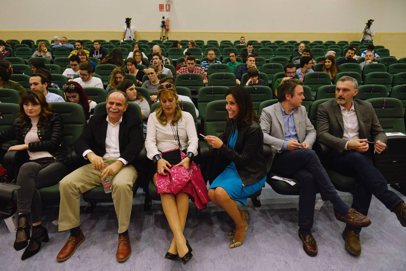 Los dos candidatos a rector de la Universidad de Murcia (UMU) Pedro Lozano y José Luján participaron en un debate con estudiantes en la Facultad de Educación.