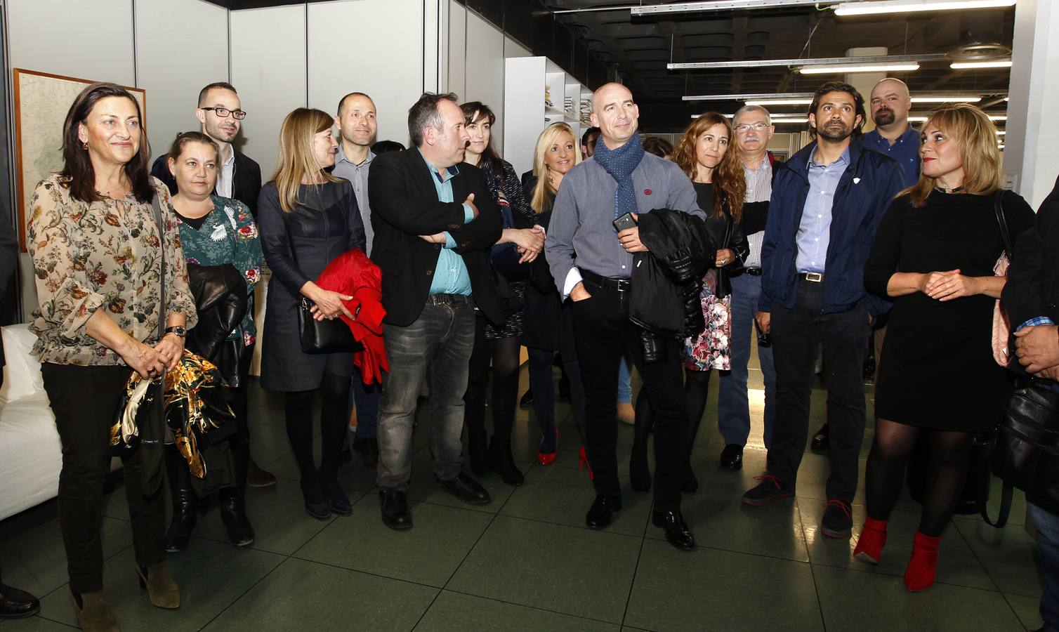 La novena edición del concurso, presentada ayer por la consejera en ‘La Verdad’, amplía el plazo de inscripción hasta el 22 de marzo