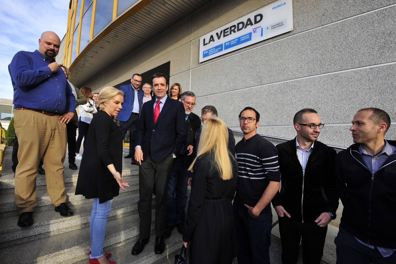 La novena edición del concurso, presentada ayer por la consejera en ‘La Verdad’, amplía el plazo de inscripción hasta el 22 de marzo