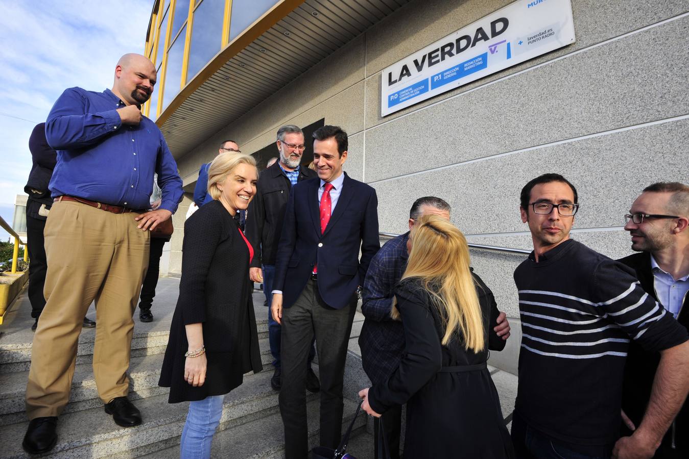 La novena edición del concurso, presentada ayer por la consejera en ‘La Verdad’, amplía el plazo de inscripción hasta el 22 de marzo