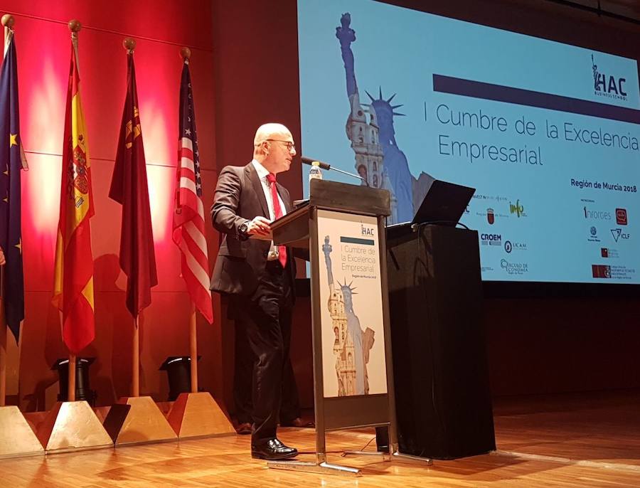 El consejero, en la apertura de la I Cumbre de la Excelencia Empresarial. 