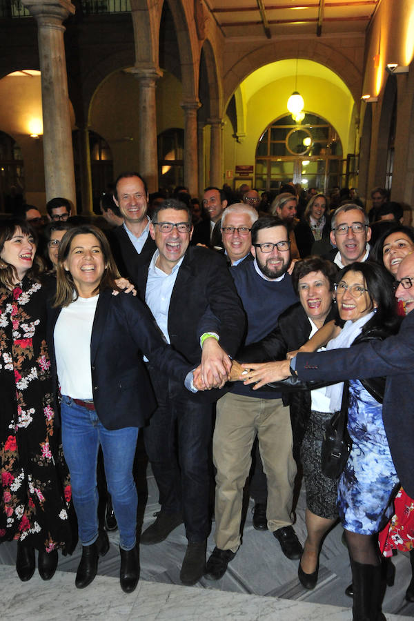 El catedrático de Derecho del Trabajo sustituirá a José Orihuela en el cargo tras imponerse con el 52,8% de los votos a Pedro Lozano en la segunda vuelta de los comicios universitarios