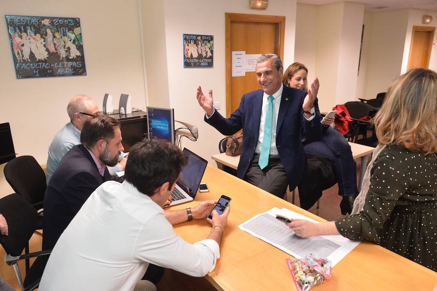 El catedrático de Derecho del Trabajo sustituirá a José Orihuela en el cargo tras imponerse con el 52,8% de los votos a Pedro Lozano en la segunda vuelta de los comicios universitarios