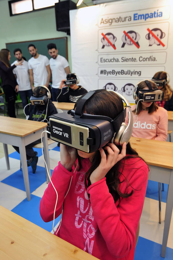 Casi 1.500 alumnos de la Región experimentan un caso de acoso escolar gracias a la realidad virtual