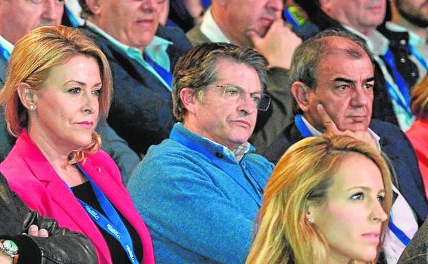 El consejero Jódar (c) en el congreso extraordinario que el PP regional celebró el domingo en Murcia.