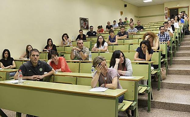 Oposiciones de Secundaria en el Aulario Giner de los Ríos en Campus de Espinardo.