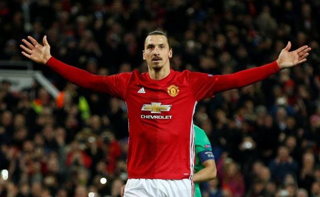 Zlatan Ibrahimovic celebra un gol con el Manchester United. 