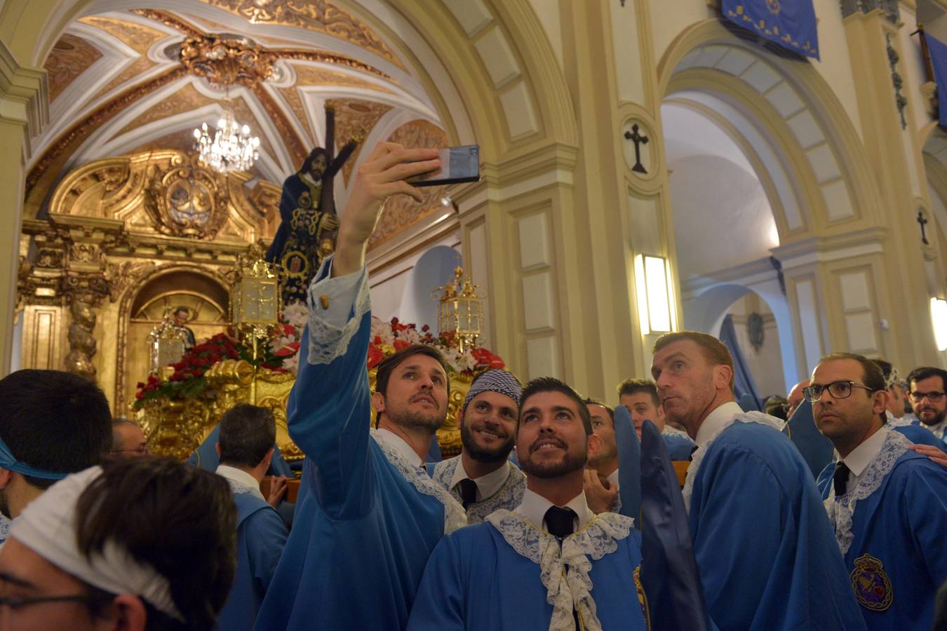 La primera cofradía inunda de fervor, arte y tradición las calles más nazarenas