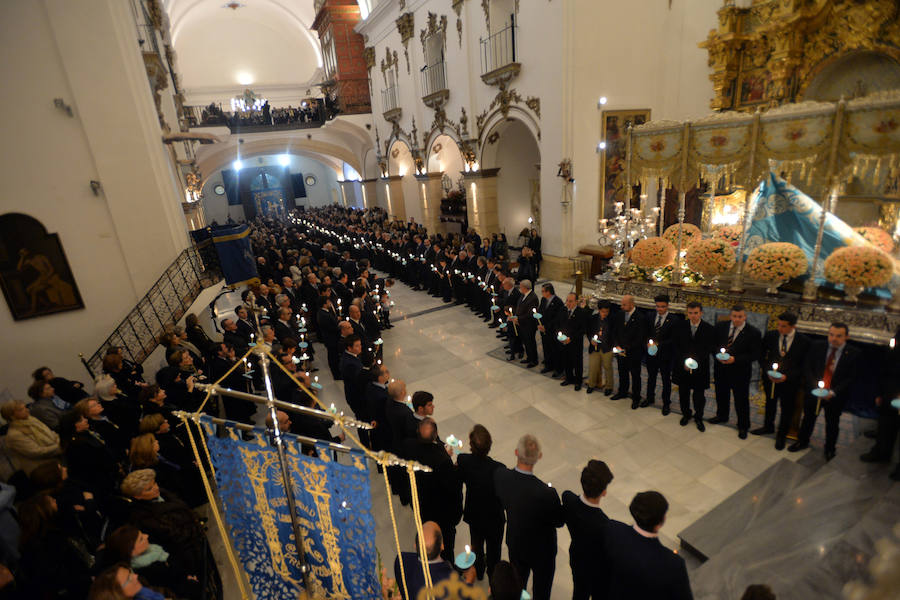 La imagen titular del Paso Negro iba en su sencillo trono en andas portado y escoltado por profesionales del Derecho. La Soledad protagonizó la procesión de la Curia por las estrechas calles de la vieja ciudad