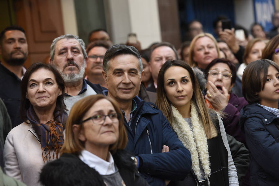 La cofradía luchó contra la lluvia en este Domingo de Ramos