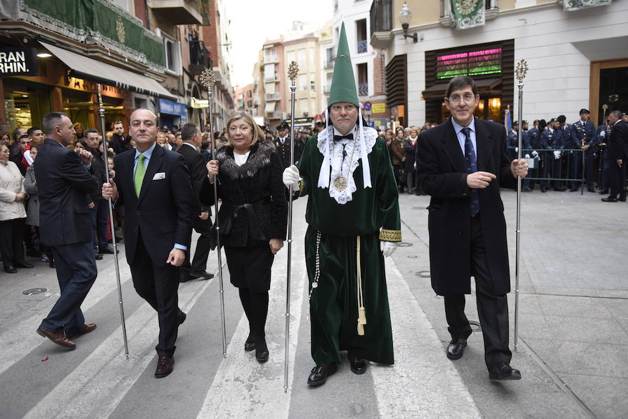 La cofradía luchó contra la lluvia en este Domingo de Ramos