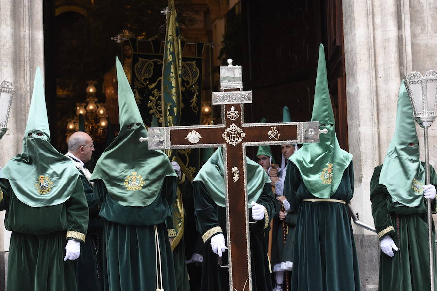 La cofradía luchó contra la lluvia en este Domingo de Ramos