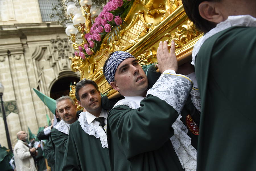 La cofradía luchó contra la lluvia en este Domingo de Ramos