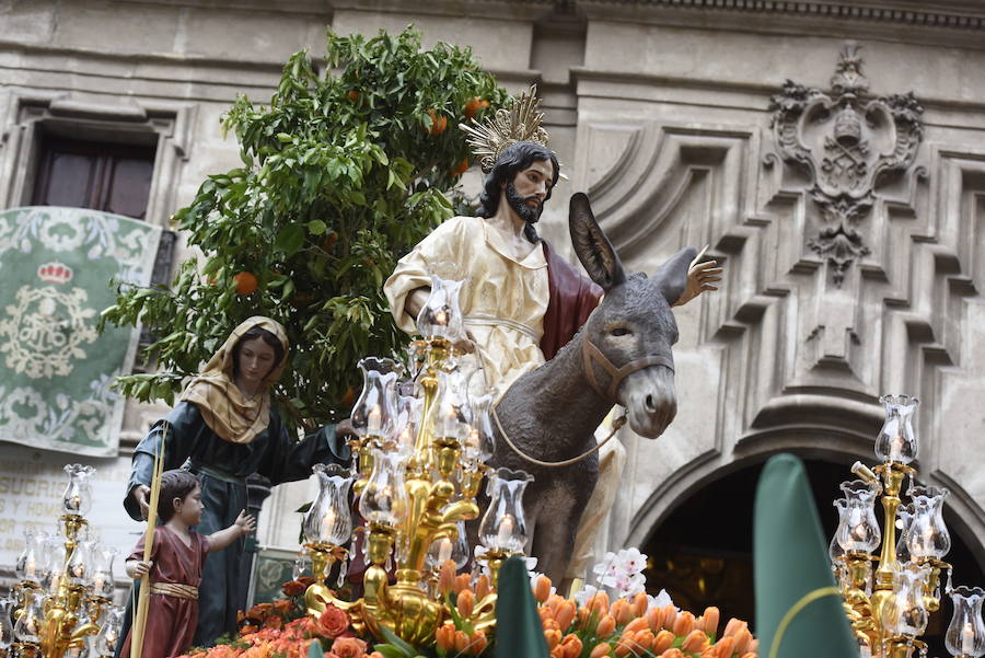 La cofradía luchó contra la lluvia en este Domingo de Ramos