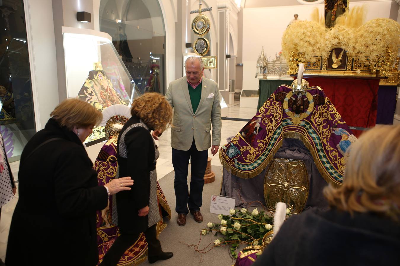 El Muy Ilustre Cabildo de Nuestra Señora la Virgen de la Amargura, Paso Blanco, presentó ayer los estrenos que la cofradía pondrá en escena en el desfile bíblico pasional del próximo Jueves Santo en Lorca