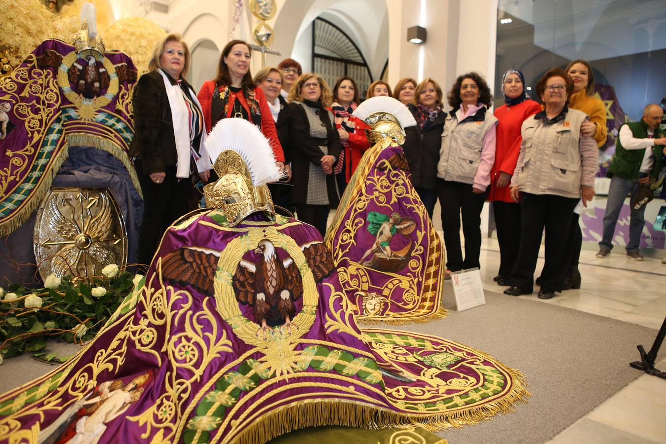 El Muy Ilustre Cabildo de Nuestra Señora la Virgen de la Amargura, Paso Blanco, presentó ayer los estrenos que la cofradía pondrá en escena en el desfile bíblico pasional del próximo Jueves Santo en Lorca