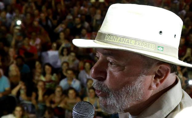 Un fallo judicial acerca a Lula a la cárcel y lo aleja del poder