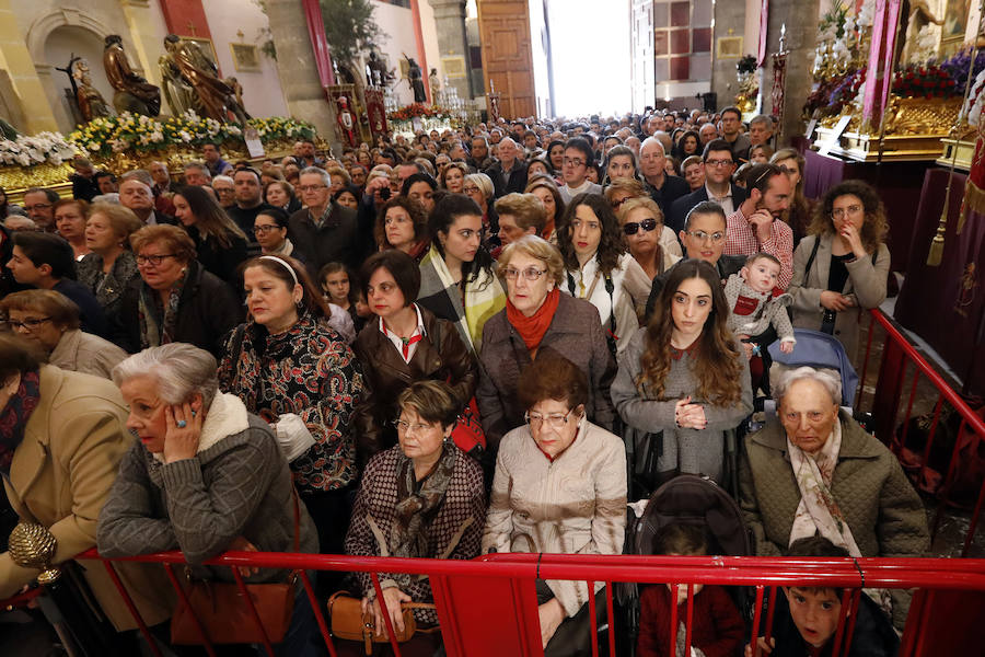 La Iglesia de San Antolín vuelve a ser escenario para el tradicional besapié previo a la procesión del Lunes Santo