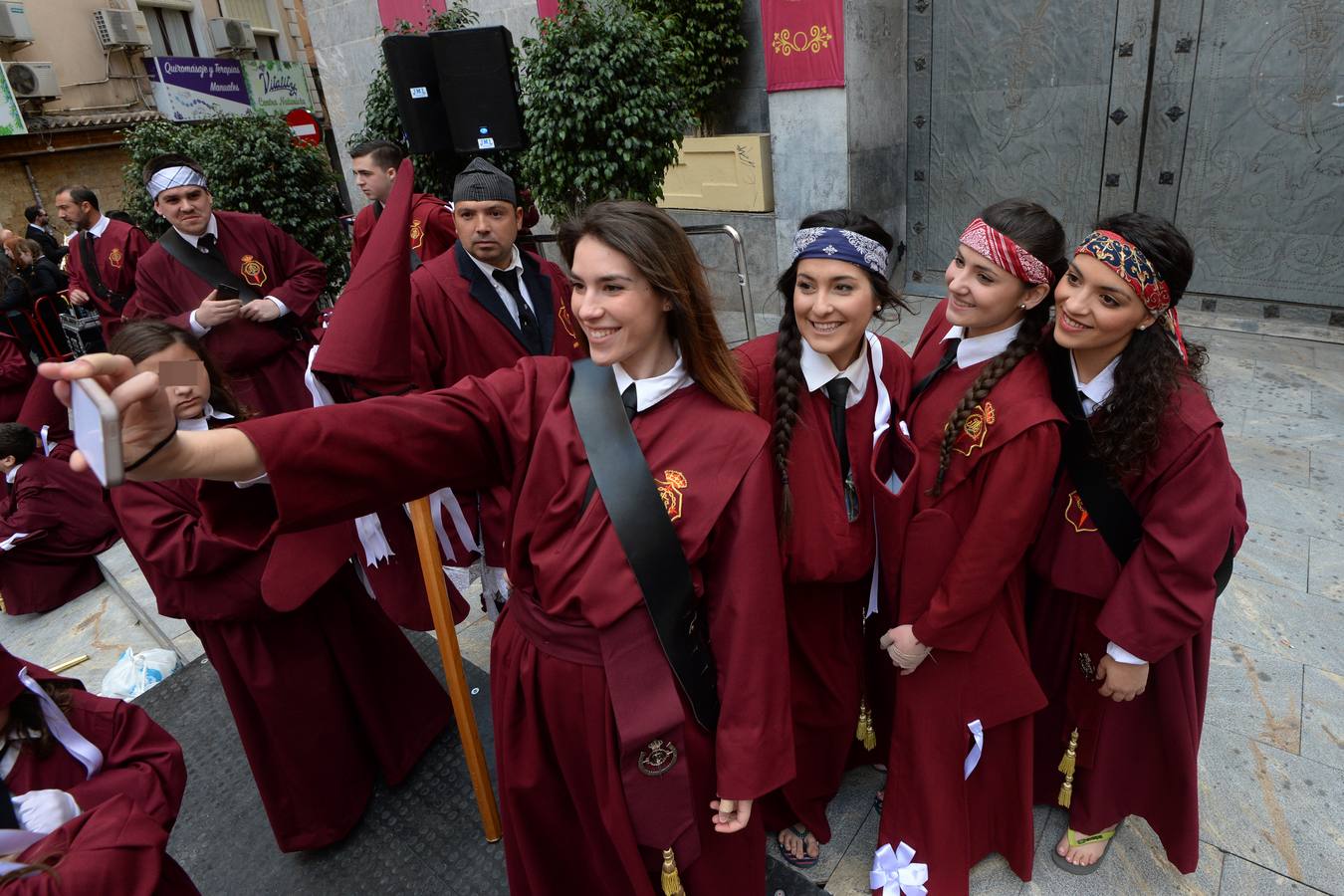 La procesión de Lunes Santo cautiva a la ciudad en su legendario cortejo desde San Antolín