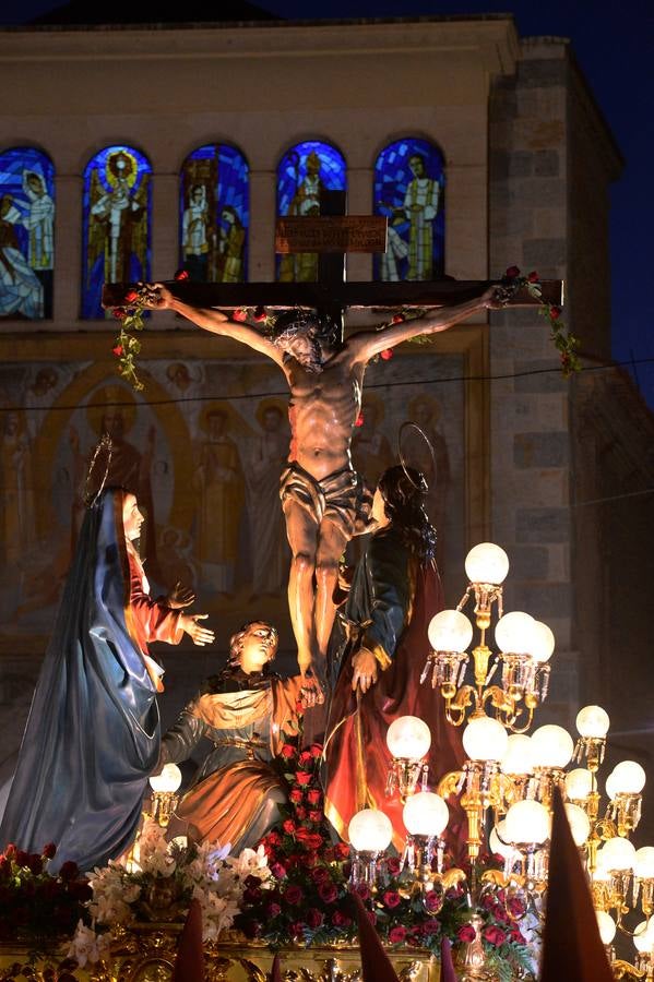 La procesión de Lunes Santo cautiva a la ciudad en su legendario cortejo desde San Antolín