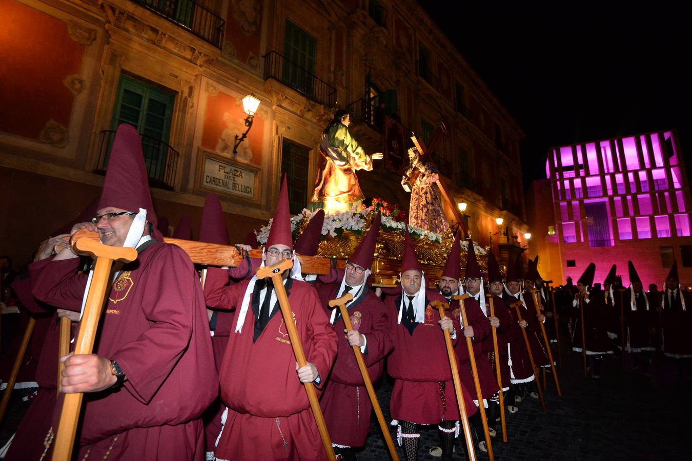 La procesión de Lunes Santo cautiva a la ciudad en su legendario cortejo desde San Antolín