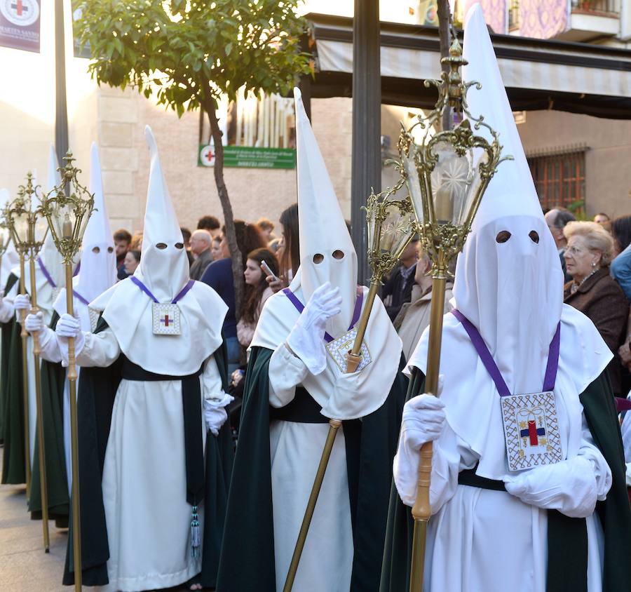 La Hermandad de Esclavos de Nuestro Padre Jesús del Rescate y María Santísima de la Esperanza transportó este Martes Santo sus tronos desde la Iglesia de San Juan Bautista de Murcia.