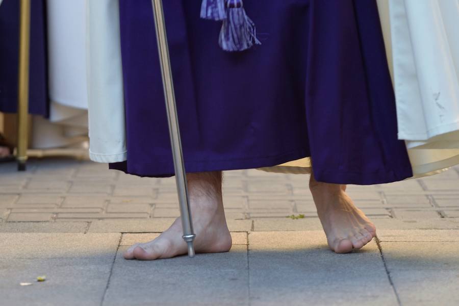 La Hermandad de Esclavos de Nuestro Padre Jesús del Rescate y María Santísima de la Esperanza transportó este Martes Santo sus tronos desde la Iglesia de San Juan Bautista de Murcia.