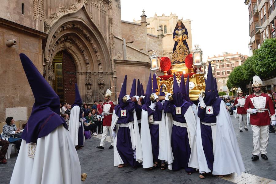 La Hermandad de Esclavos de Nuestro Padre Jesús del Rescate y María Santísima de la Esperanza transportó este Martes Santo sus tronos desde la Iglesia de San Juan Bautista de Murcia.