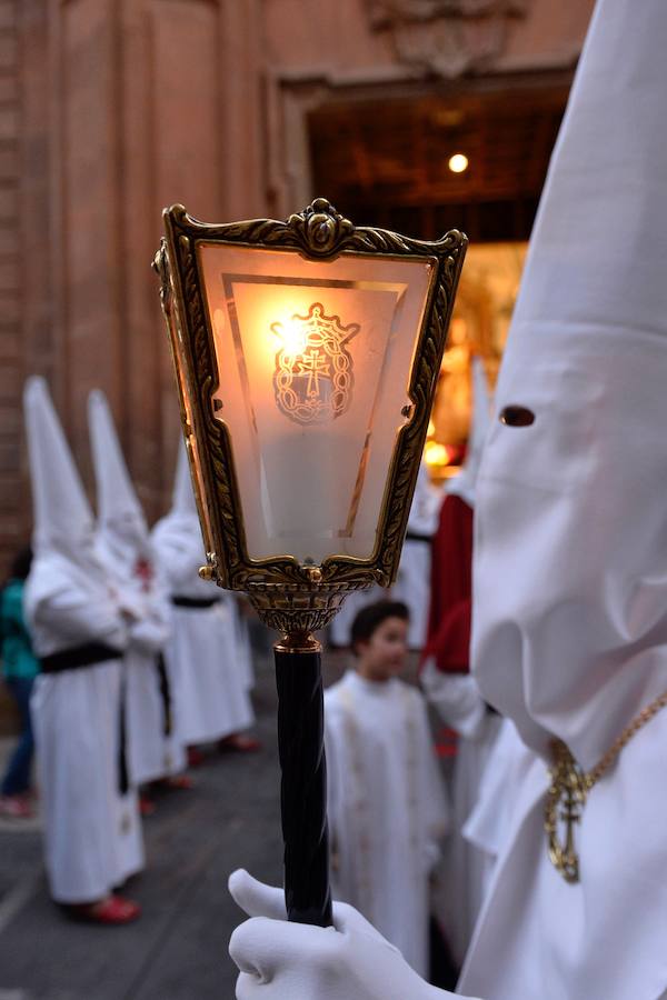 La Pontificia, Real, Hospitalaria y Primitiva Asociación del Santísimo Cristo de la Salud transportó este Martes Santo sus tronos desde la Iglesia de San Juan de Dios de Murcia.