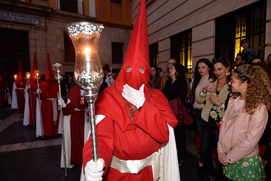 La Pontificia, Real, Hospitalaria y Primitiva Asociación del Santísimo Cristo de la Salud transportó este Martes Santo sus tronos desde la Iglesia de San Juan de Dios de Murcia.