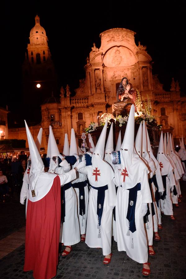 La Pontificia, Real, Hospitalaria y Primitiva Asociación del Santísimo Cristo de la Salud transportó este Martes Santo sus tronos desde la Iglesia de San Juan de Dios de Murcia.