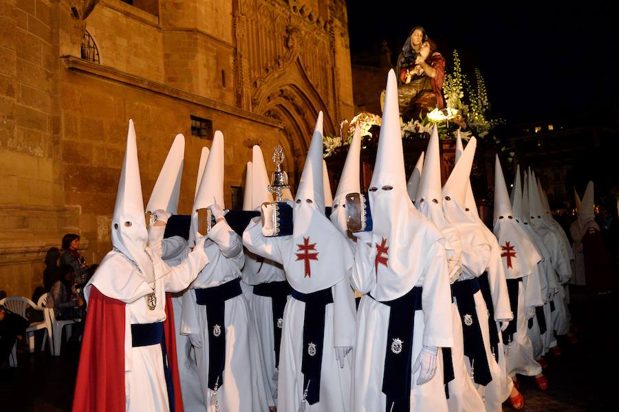 La Pontificia, Real, Hospitalaria y Primitiva Asociación del Santísimo Cristo de la Salud transportó este Martes Santo sus tronos desde la Iglesia de San Juan de Dios de Murcia.