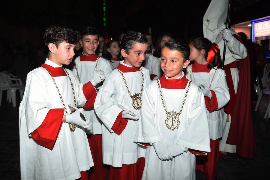 La Pontificia, Real, Hospitalaria y Primitiva Asociación del Santísimo Cristo de la Salud transportó este Martes Santo sus tronos desde la Iglesia de San Juan de Dios de Murcia.