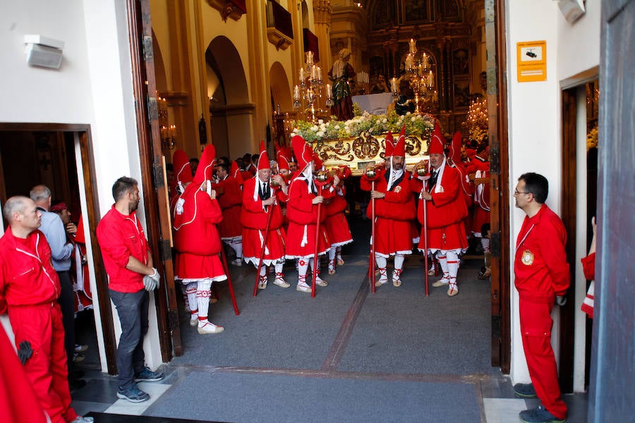 La multitudinaria procesión que partió de la parroquia de El Carmen convocó en la ciudad a miles de fieles para vibrar ante el cortejo más huertano