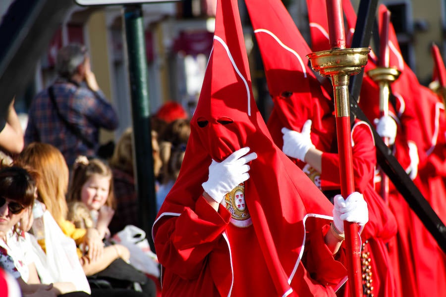 La multitudinaria procesión que partió de la parroquia de El Carmen convocó en la ciudad a miles de fieles para vibrar ante el cortejo más huertano