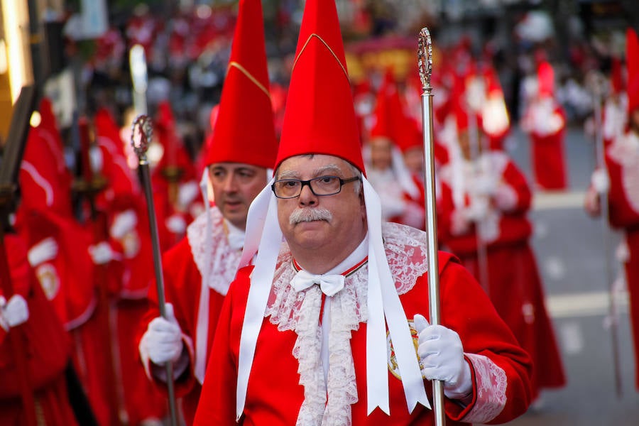 La multitudinaria procesión que partió de la parroquia de El Carmen convocó en la ciudad a miles de fieles para vibrar ante el cortejo más huertano