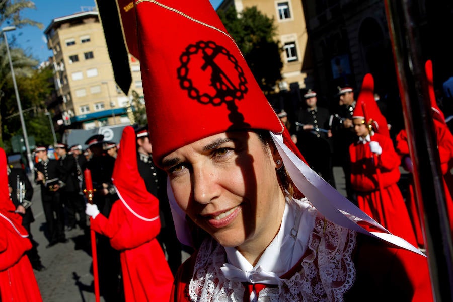 La multitudinaria procesión que partió de la parroquia de El Carmen convocó en la ciudad a miles de fieles para vibrar ante el cortejo más huertano