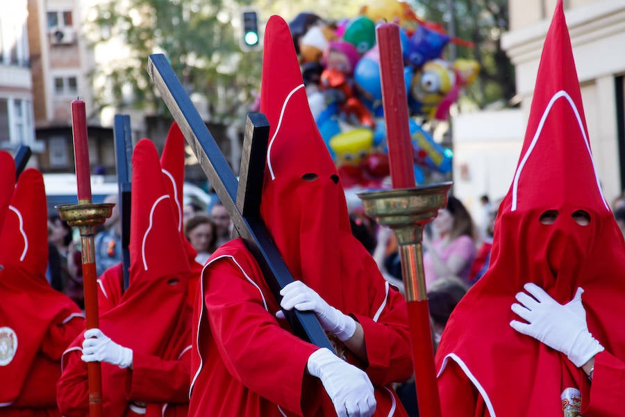 La multitudinaria procesión que partió de la parroquia de El Carmen convocó en la ciudad a miles de fieles para vibrar ante el cortejo más huertano