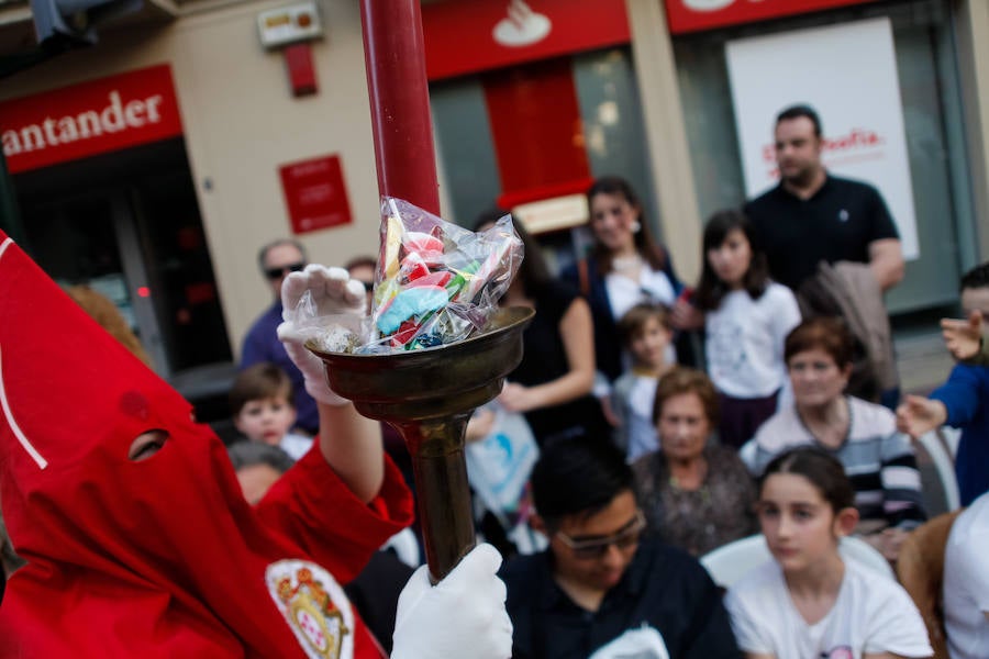 La multitudinaria procesión que partió de la parroquia de El Carmen convocó en la ciudad a miles de fieles para vibrar ante el cortejo más huertano