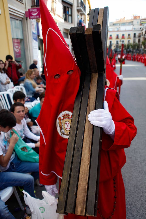 La multitudinaria procesión que partió de la parroquia de El Carmen convocó en la ciudad a miles de fieles para vibrar ante el cortejo más huertano