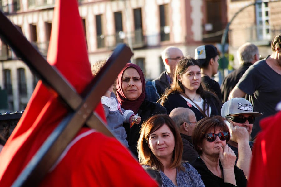 La multitudinaria procesión que partió de la parroquia de El Carmen convocó en la ciudad a miles de fieles para vibrar ante el cortejo más huertano