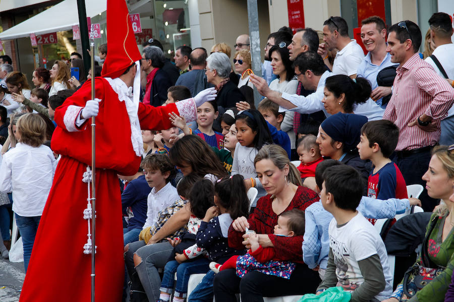 La multitudinaria procesión que partió de la parroquia de El Carmen convocó en la ciudad a miles de fieles para vibrar ante el cortejo más huertano