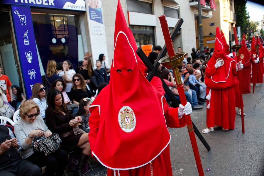 La multitudinaria procesión que partió de la parroquia de El Carmen convocó en la ciudad a miles de fieles para vibrar ante el cortejo más huertano