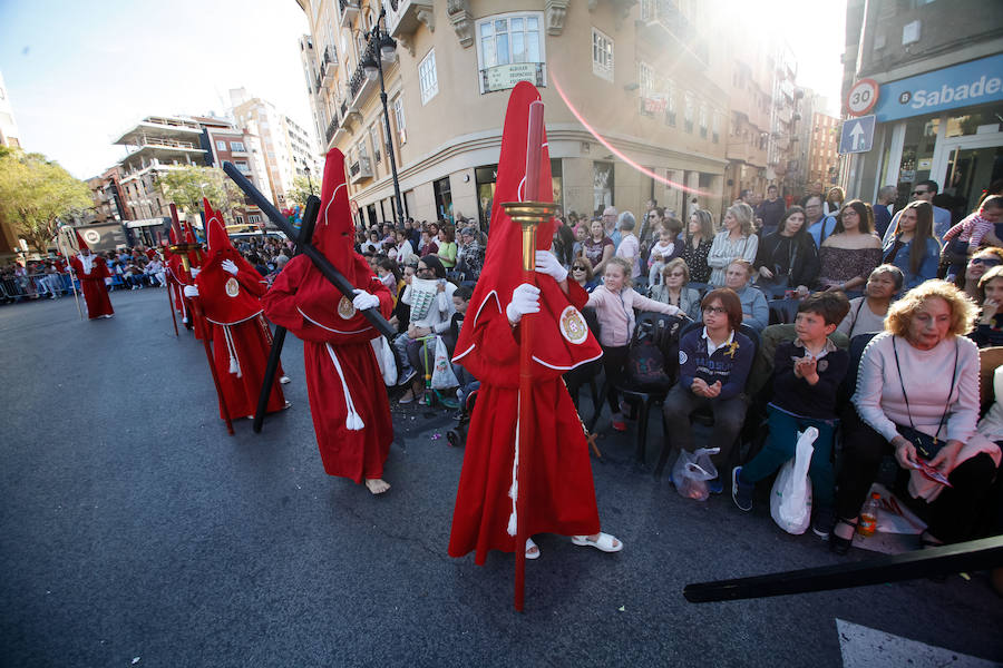 La multitudinaria procesión que partió de la parroquia de El Carmen convocó en la ciudad a miles de fieles para vibrar ante el cortejo más huertano