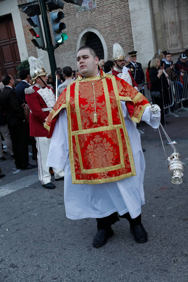 La multitudinaria procesión que partió de la parroquia de El Carmen convocó en la ciudad a miles de fieles para vibrar ante el cortejo más huertano