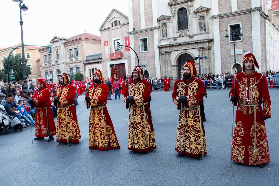 La multitudinaria procesión que partió de la parroquia de El Carmen convocó en la ciudad a miles de fieles para vibrar ante el cortejo más huertano