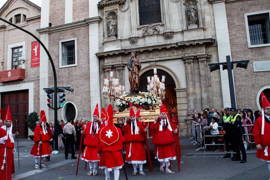 La multitudinaria procesión que partió de la parroquia de El Carmen convocó en la ciudad a miles de fieles para vibrar ante el cortejo más huertano