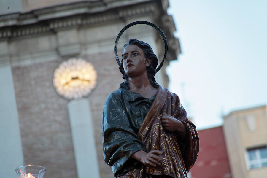 La multitudinaria procesión que partió de la parroquia de El Carmen convocó en la ciudad a miles de fieles para vibrar ante el cortejo más huertano